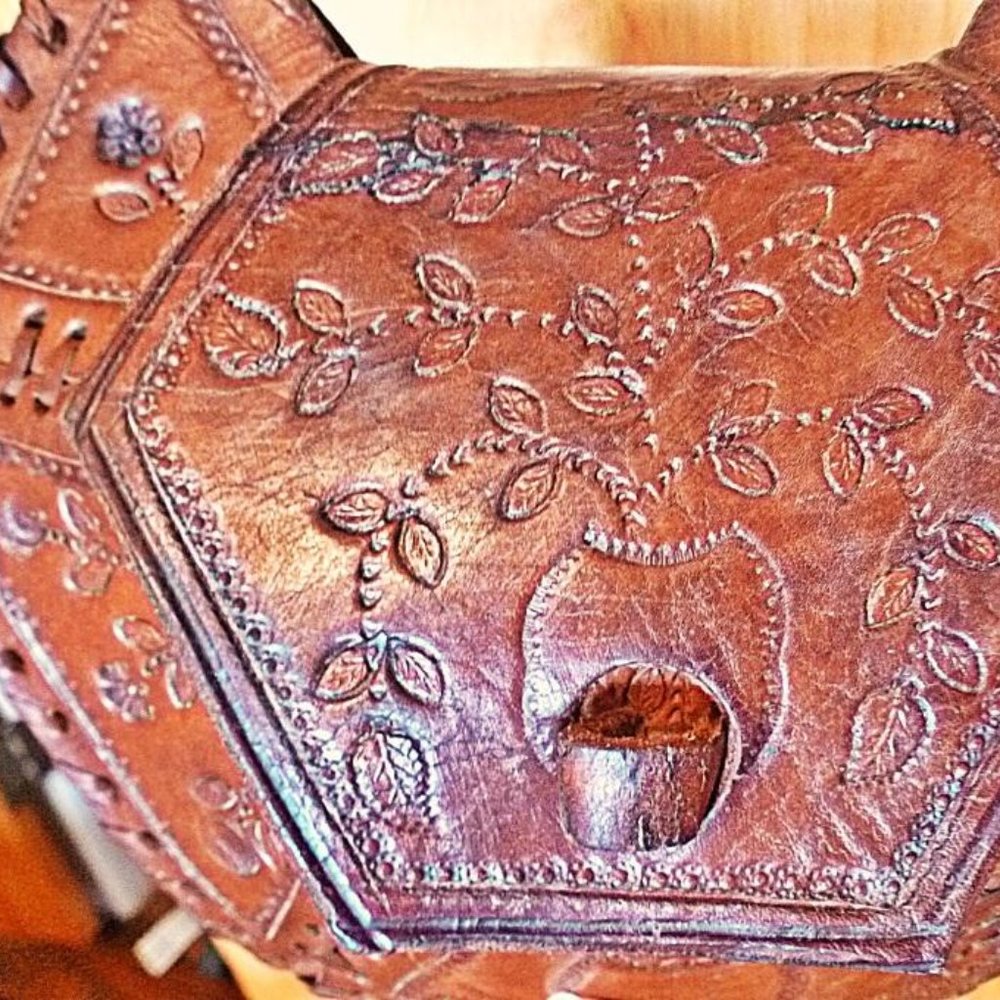 Hand Crafted Tooled Leather Shoulder Bag In Uniqu… - image 5